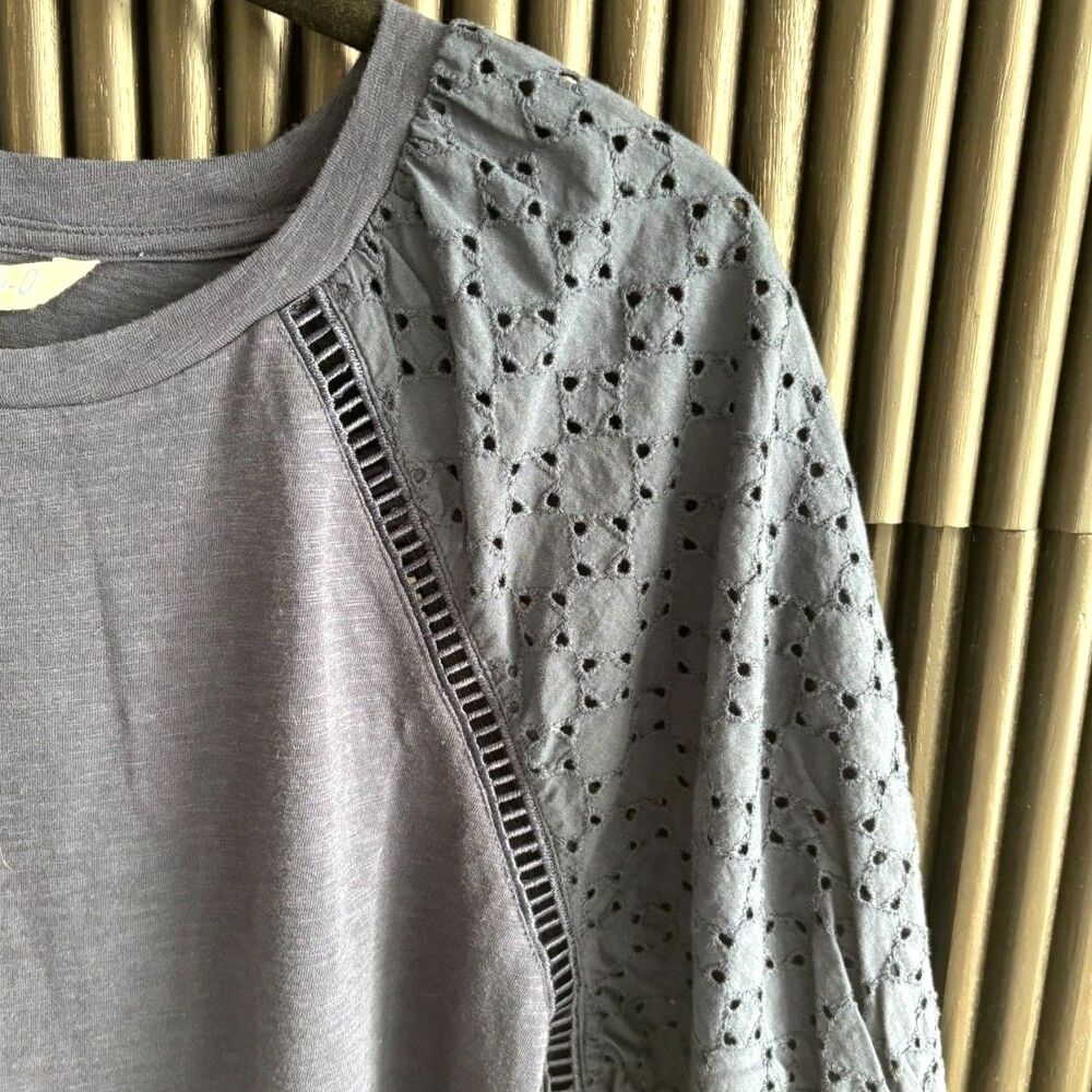 ✨ Johnnie-O Lydia Eyelet Puff Sleeve Blouse Navy Blue Tee XL ✨ - Picture 4 of 6